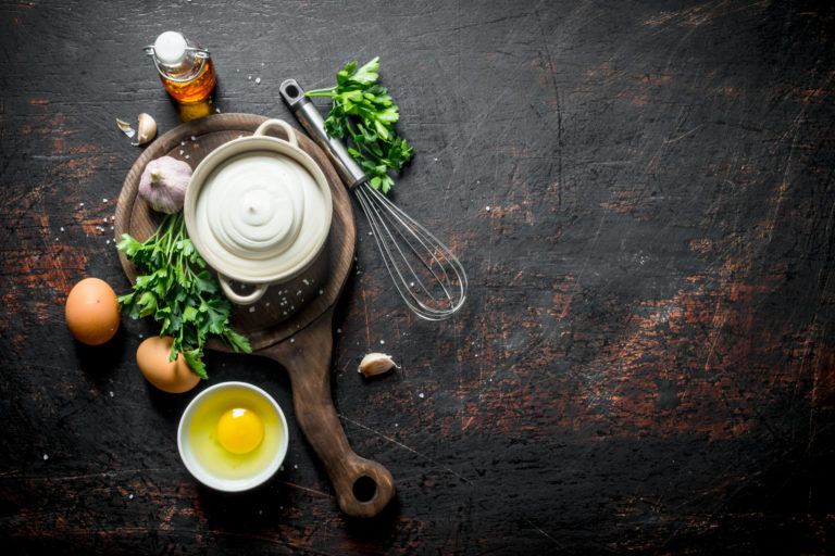 Mayonnaise with parsley, eggs and garlic